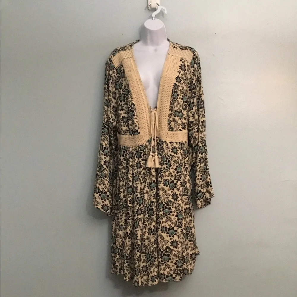 torrid Cream Floral Crochet-Trim Maxi Dress with Teal Accents - Picture 1 of 16